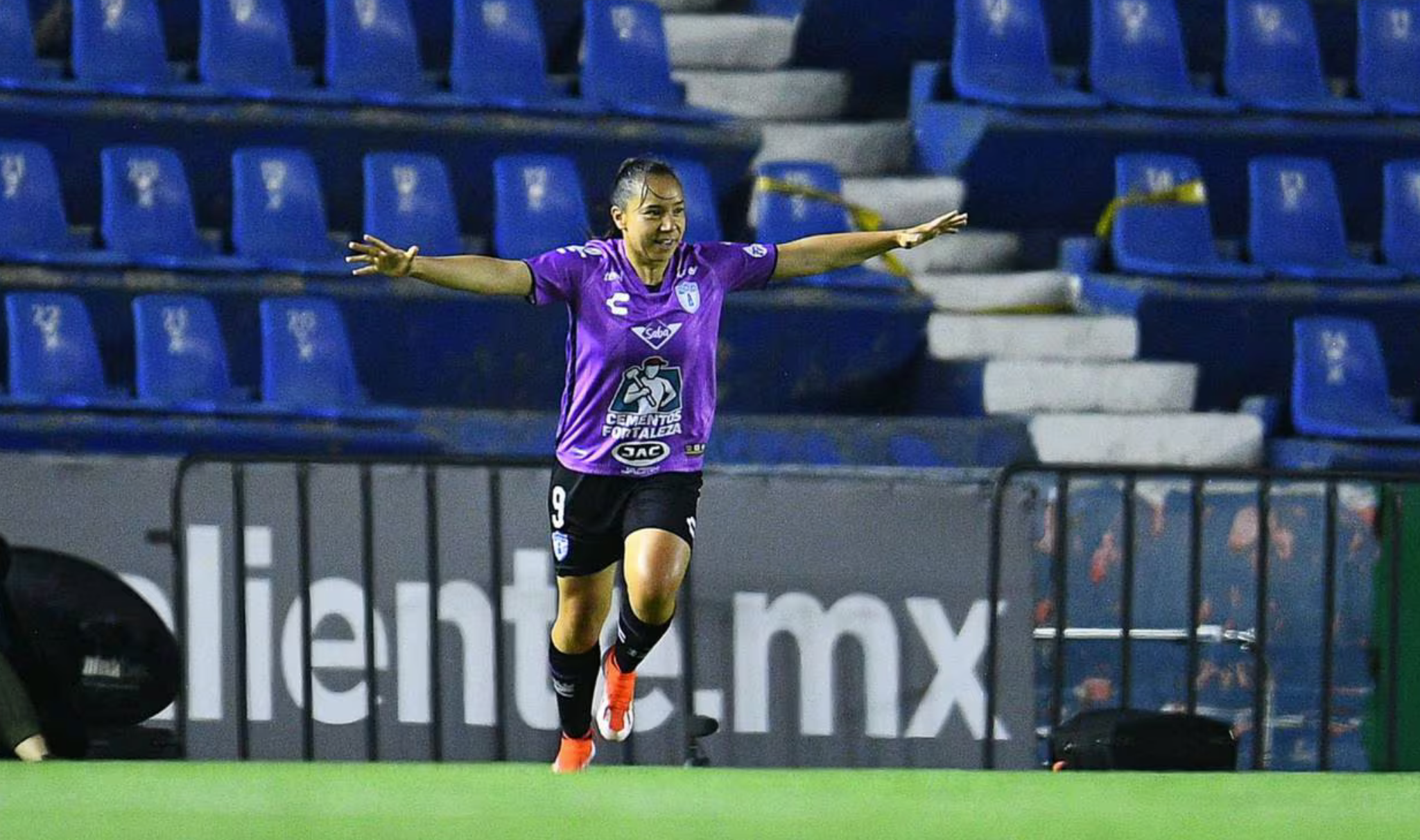 Pachuca golea al América; Charlyn marca doblete